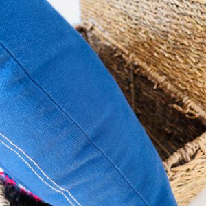 Cojín bordado a mano en punto de cruz