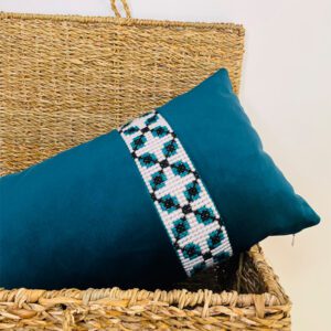 Cojín de terciopelo con franja bordada a mano Turquesa