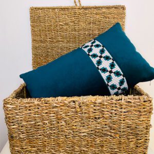 Cojín de terciopelo con franja bordada a mano Turquesa