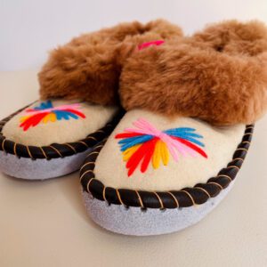 Pantuflas bordadas a mano