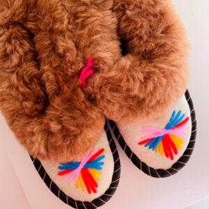 Pantuflas bordadas a mano