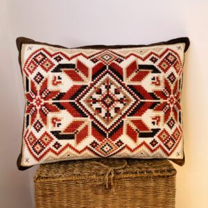 Cojín bordado a mano en punto de cruz Tradicional