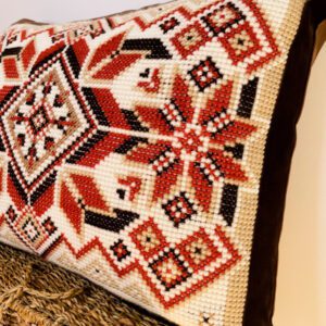 Cojín bordado a mano en punto de cruz Tradicional