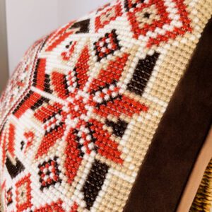 Cojín bordado a mano en punto de cruz Tradicional