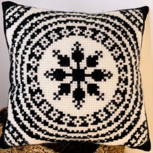 Cojín bordado a mano en punto Estrella