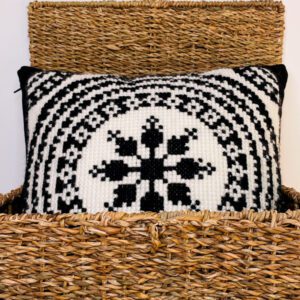 Cojín bordado a mano en punto Estrella