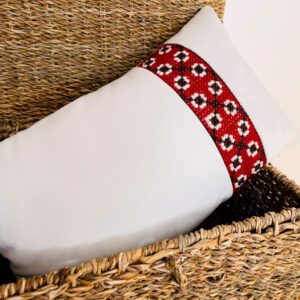 Cojín de terciopelo con franja bordada a mano Blanco