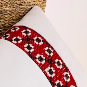 Cojín de terciopelo con franja bordada a mano Blanco