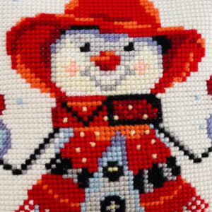 Cojín bordado a mano – Muñeco de nieve rojo