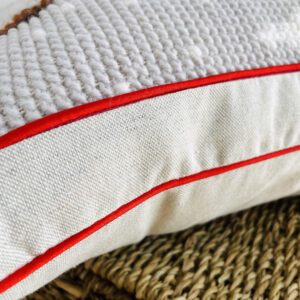 Cojín bordado a mano – Reno de invierno