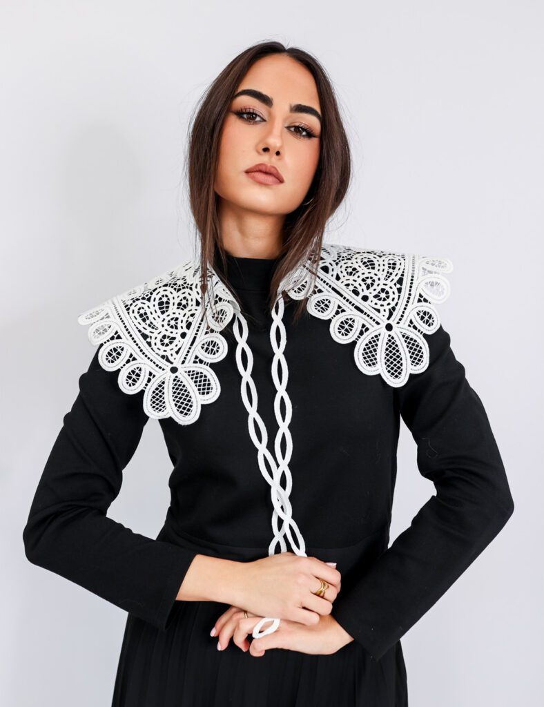 Cuello artesanal bordado