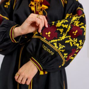 Vestido bordado en lino natural