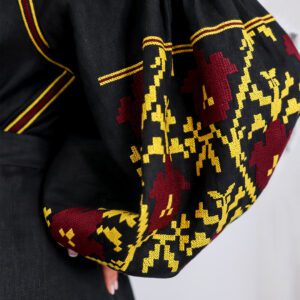 Vestido bordado en lino natural