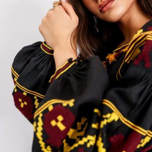 Vestido bordado en lino natural