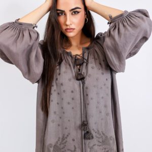 Vestido de lino bordado con detalles florales